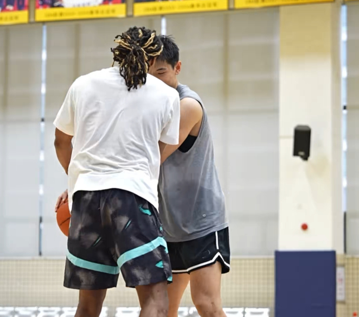 开云体育-省钱了！麦考尔特训崔永熙过人，强化进攻技巧，有望年后复出！|广东|帕特里克-麦考|胡明轩|徐杰|训练_新浪体育_新浪新闻